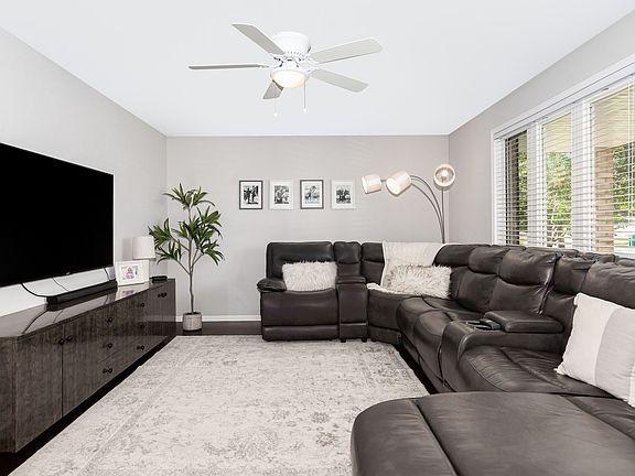4th image of 1900 Larkspur Dr