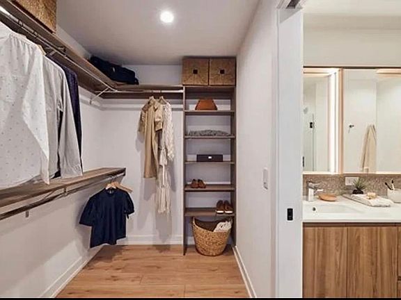 4th image of 305 N Halsted St #2101