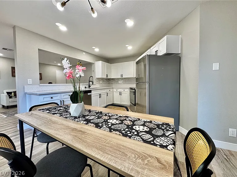 5181 Pioneer Ave #102 — Photo 31