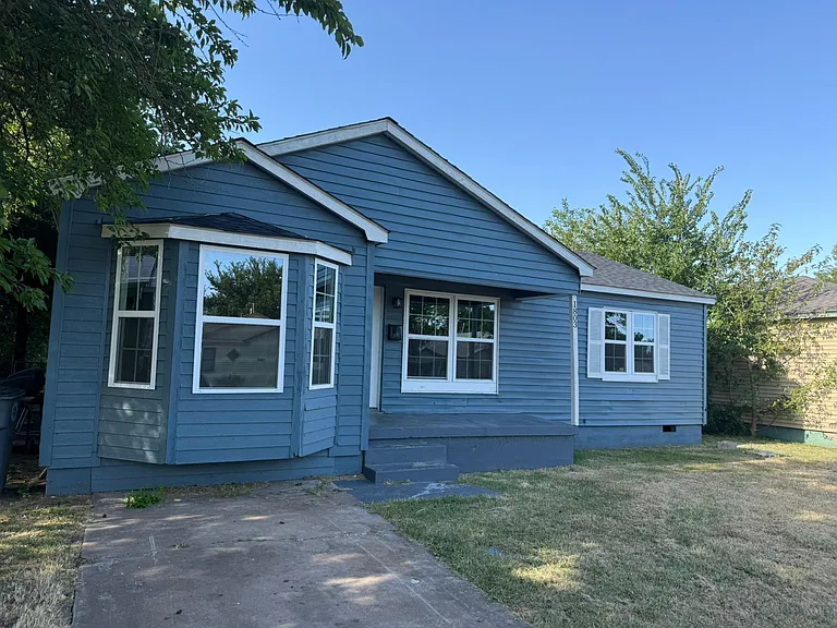 1803 NW Hoover Ave — Photo 16