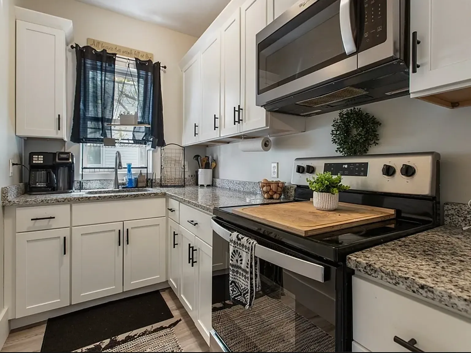 3 bed, 1100 sqft, $1,900 — Photo 3