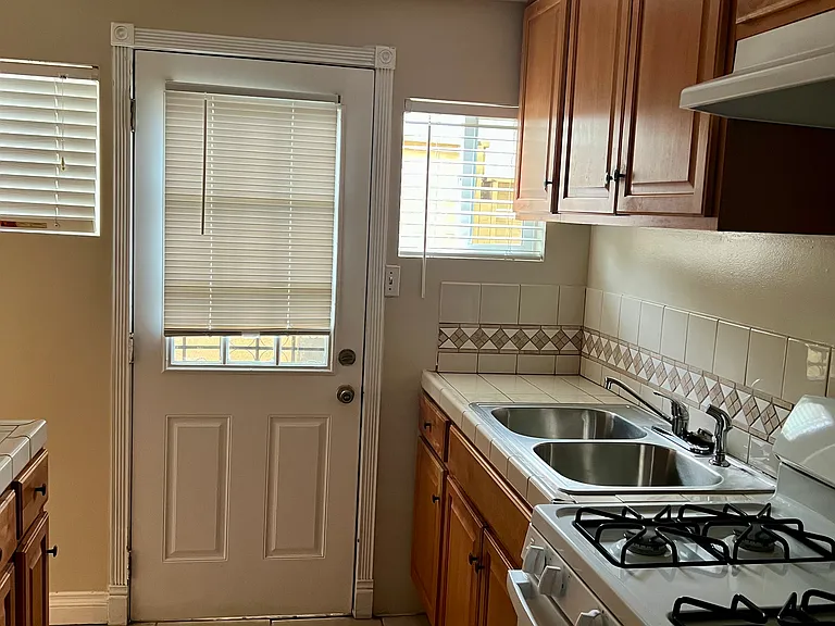 8328 Golden Ave — Photo 2