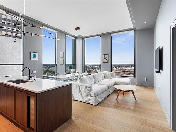 4th image of 1001 Julia St #14B