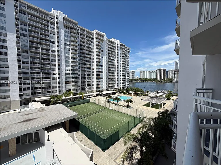 18031 Biscayne Blvd #601 — Photo 18