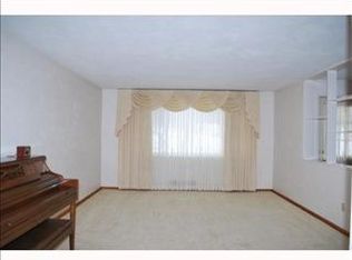 200 Centerdale Rd, Coraopolis, PA 15108