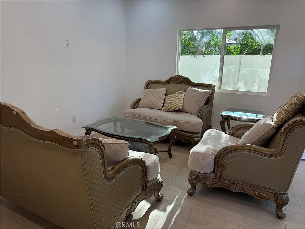 2 bed, 866 sqft, $2,800 — Photo 4