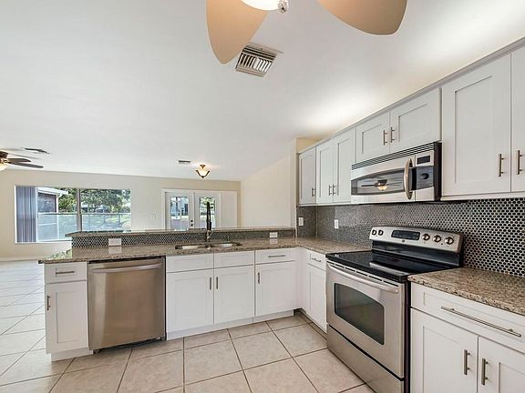 4th image of 1132 W Lakes Dr