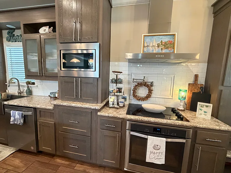 211 Hummingbird Ln — Photo 2