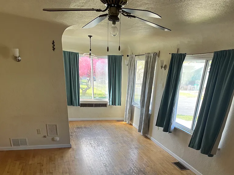 1405 Worden Ave — Photo 5