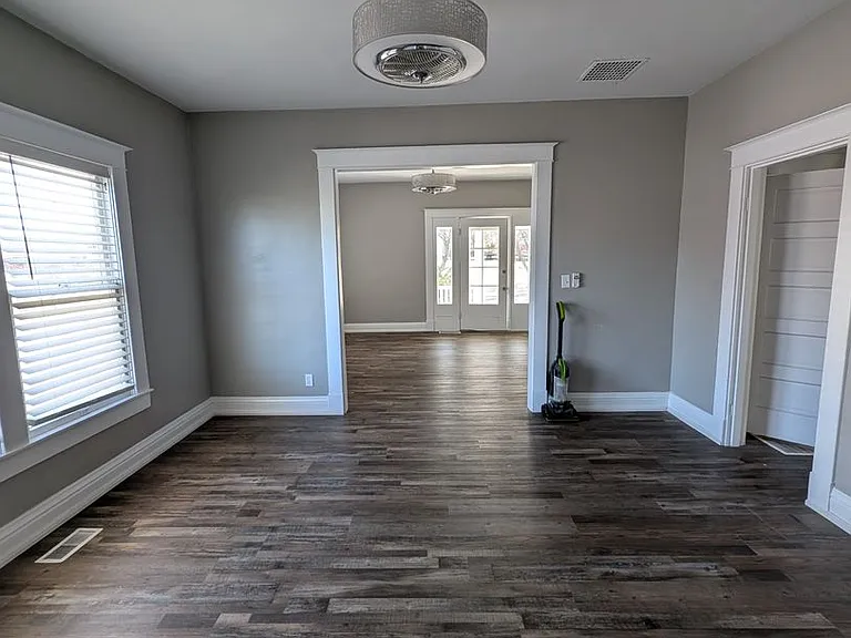 709 Pendleton Ave — Photo 16