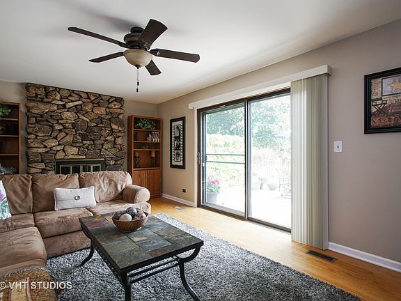 5th image of 1920 E Burr Oak Dr