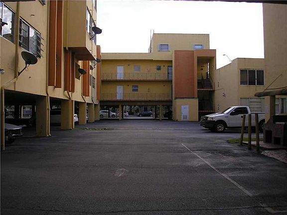 2nd image of 1555 W 44th Pl APT 244