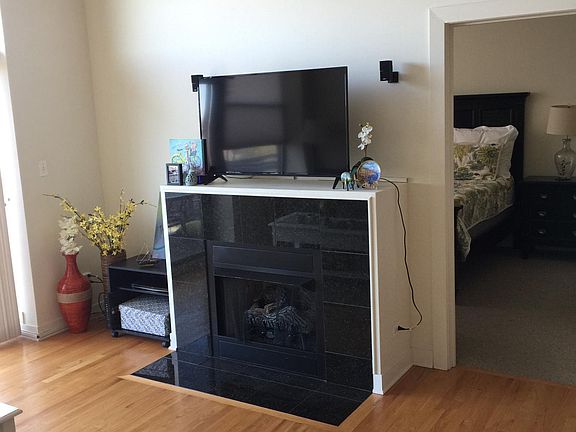 4th image of 1 S Leavitt St Unit 303