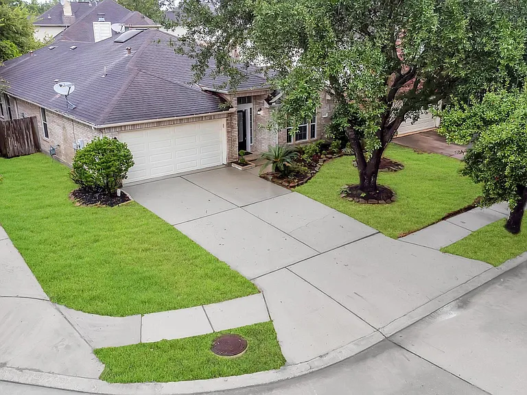 16510 Bluff Springs Dr — Photo 4
