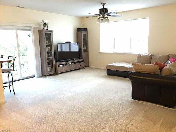 4th image of 924 Southmoor Dr Unit 206