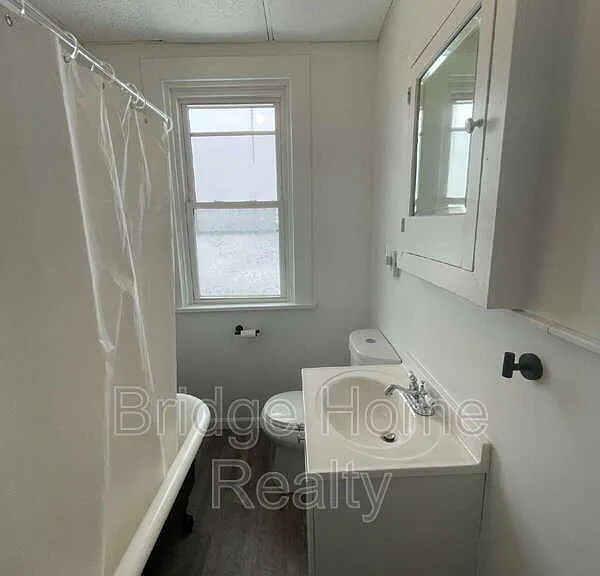 136 S Spring Ave — Photo 35