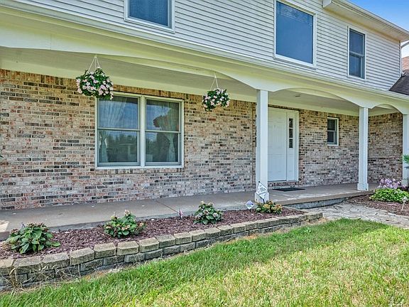 2nd image of 11988 Appletree Ln
