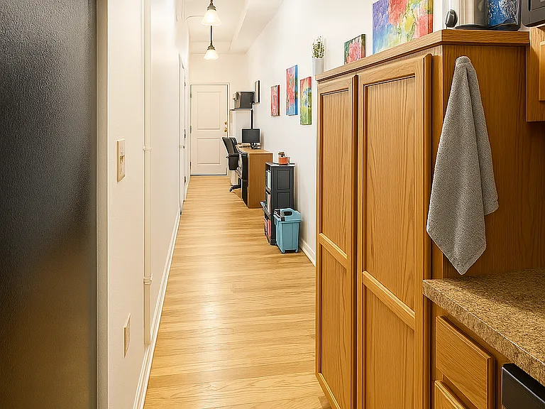 103 E 5th St #103 — Photo 2