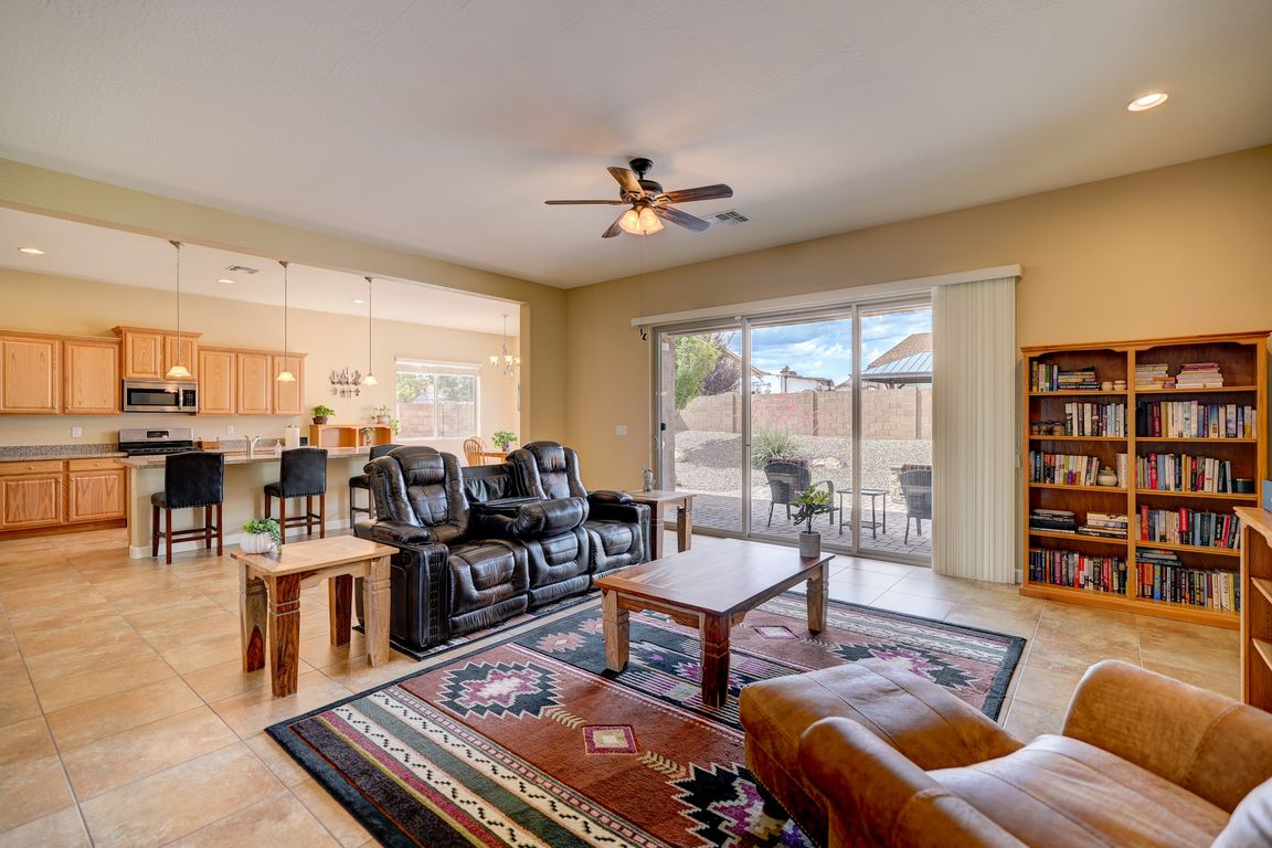 004_Living Room