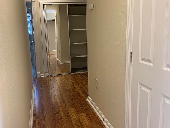 5th image of 302 Hillsdale Dr