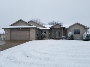 208 Willow Ct, Saint Charles, MN 55972