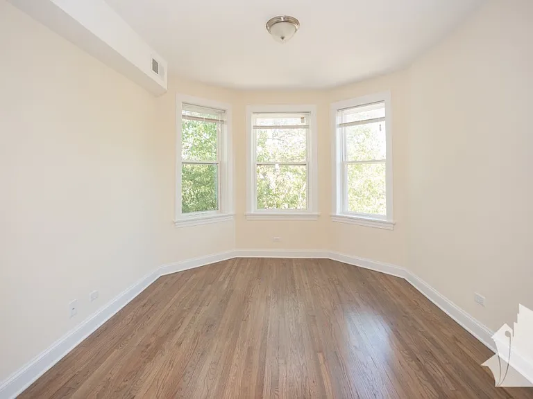 2229-2231 W Wilson Ave #3R — Photo 1