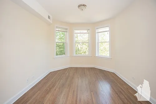 2229-2231 W Wilson Ave #3R Photo 1 2229-2231 W Wilson Ave #3R Photo 1