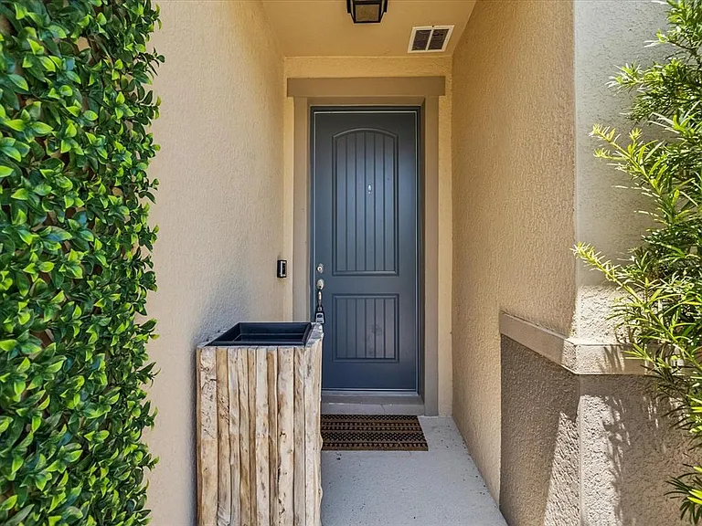11525 Southern Creek Dr — Photo 2