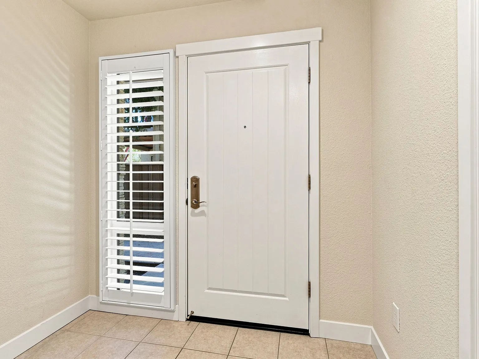 4 bed, 2120 sqft, $8,000 — Photo 3