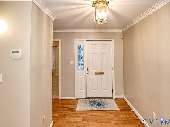 4th image of 4910 Whitby Mews