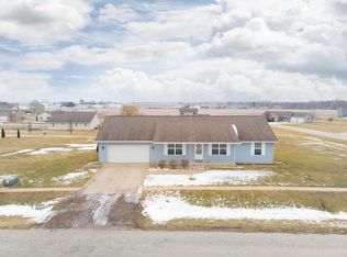 411 Travis Dr, Carlock, IL 61725