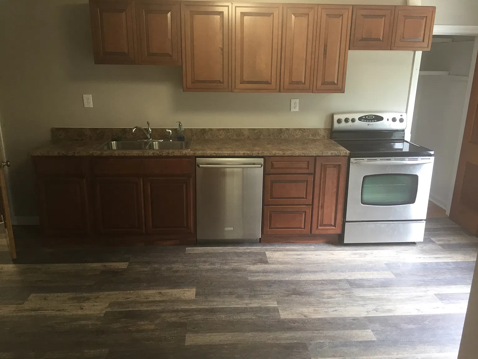 2 bed, 800 sqft, $1,200 — Photo 3