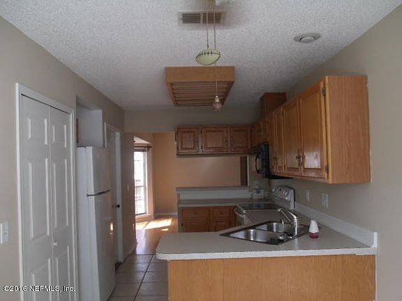 4th image of 8141 Kilwinning Ln