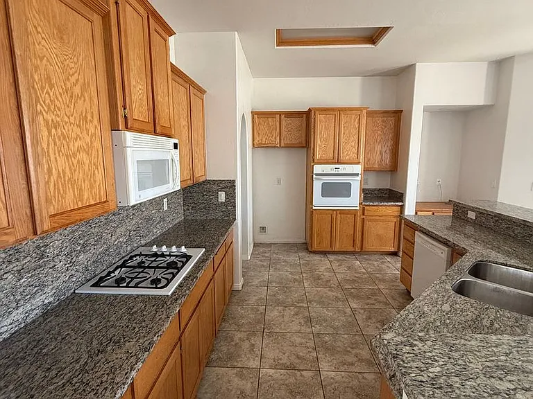 12710 Crystal Cove Ave — Photo 6