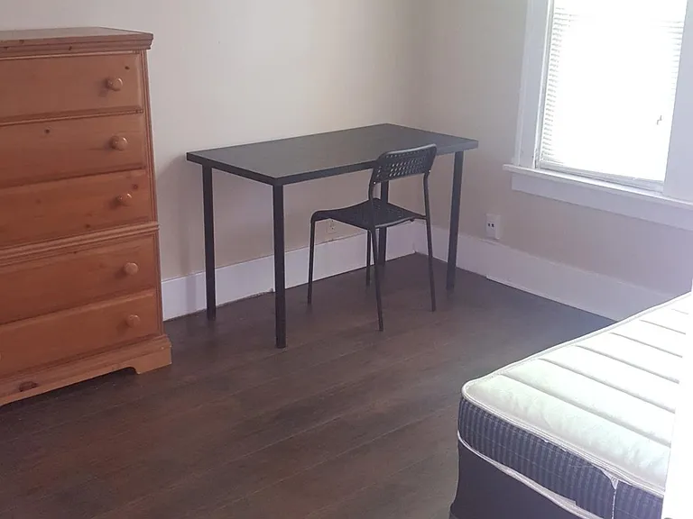 819 Dupont St — Photo 13