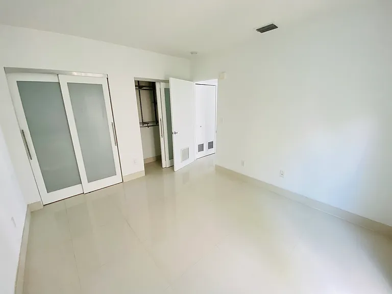 6893 Bay Dr — Photo 8