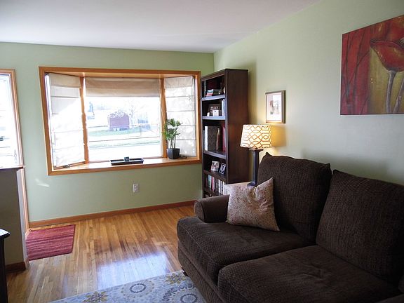 3rd image of 36 Birchwood Dr