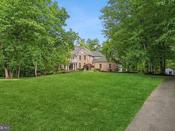 2nd image of 4 Pond View Ln