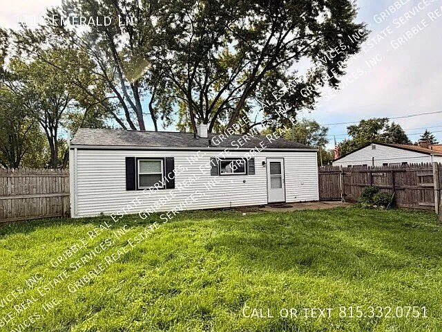 3BR ranch home w/large 2 car garage — Photo 2
