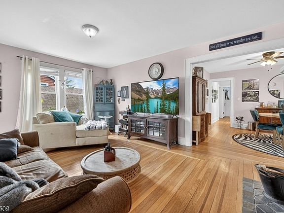 5th image of 10 Brookside Ave
