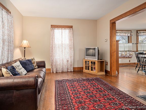 4th image of 472 Colford Ave