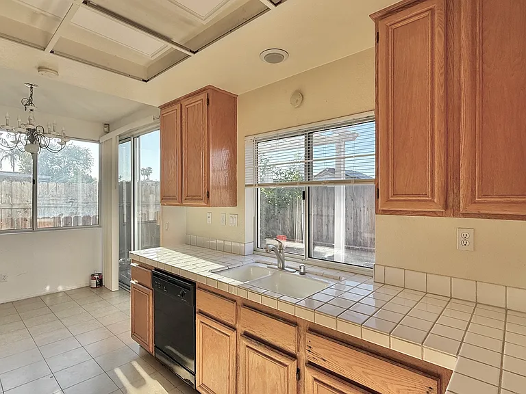 9250 Longridge Way — Photo 15