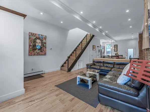 698 Lexington Avenue image 5 of 36