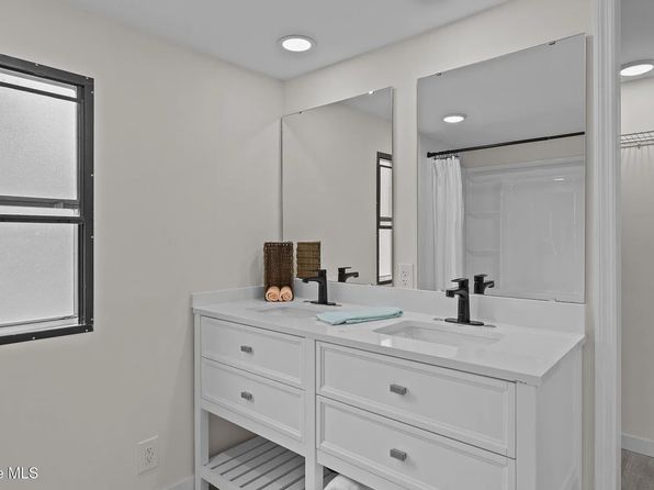 172.5 Hopkins Dr