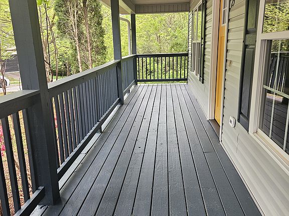 2nd image of 25 Oakcrest Pl