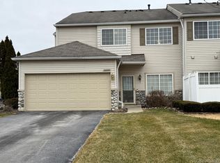 26699 Ashton Dr, Woodhaven, MI 48183