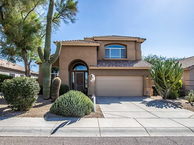 4627 E Dale Ln — Photo 1