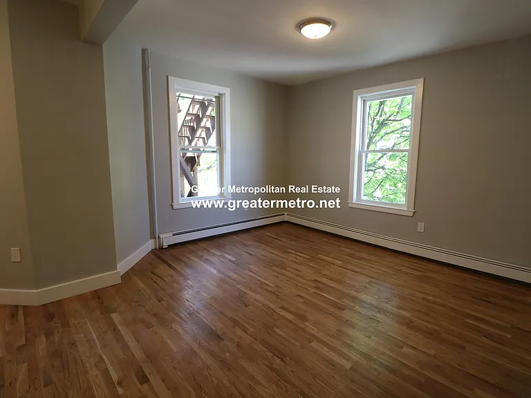 535 E 8th St #3 — Photo 3