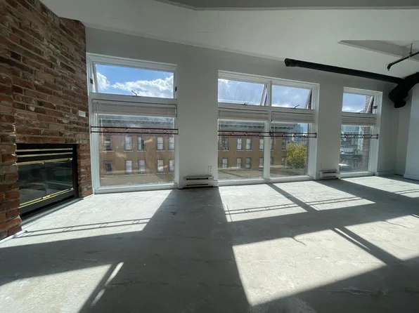 27 Alexander St #704, Vancouver, BC V6A 1B2