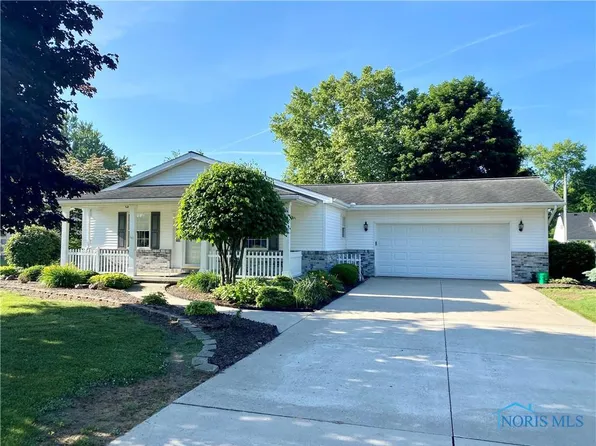 105 Hickory St, Liberty Center, OH 43532